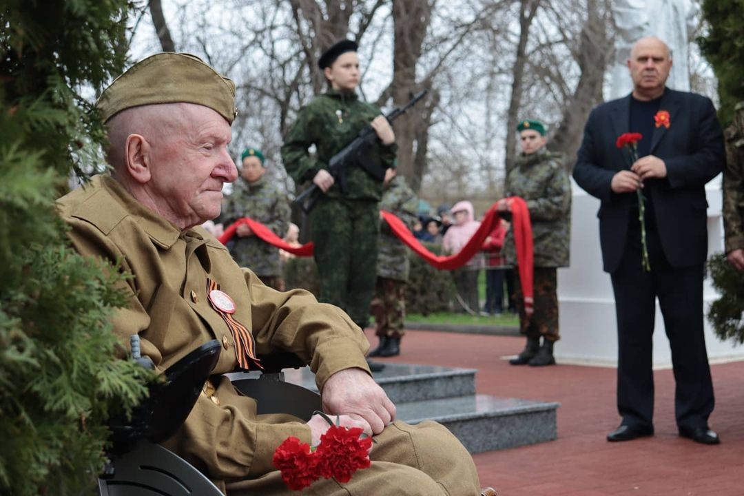 На Ставрополье стартовал десятый автопробег перед Днем Победы На Ставрополье стартовал десятый автопробег перед Днем Победы