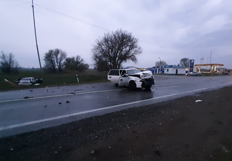 На Ставрополье два человека погибли в жутком ДТП На Ставрополье два человека погибли в жутком ДТП