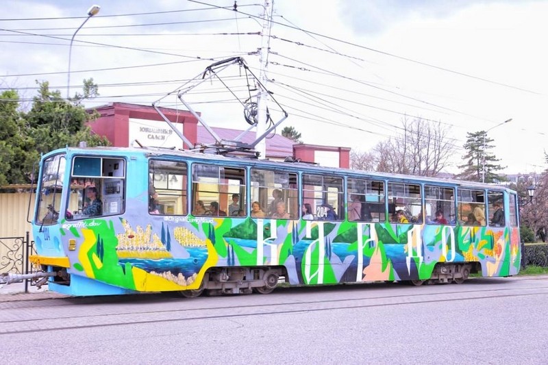 Художники фестиваля уличных культур «КАРДО» раскрасили три трамвая в Пятигорске Художники фестиваля уличных культур «КАРДО» раскрасили три трамвая в Пятигорске