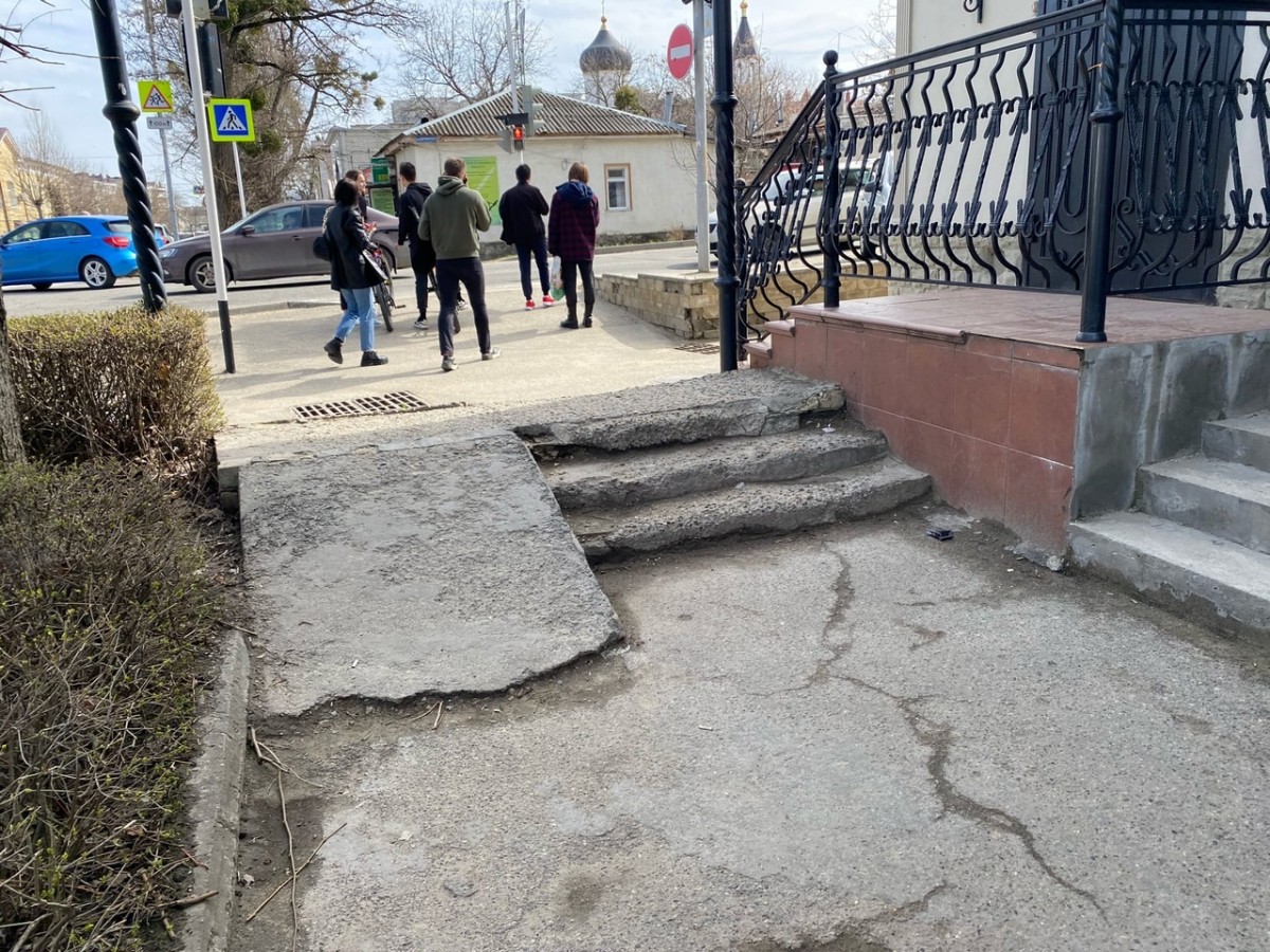 Ступенчатый выступ на ул. Голенева в Ставрополе снесут в этом году