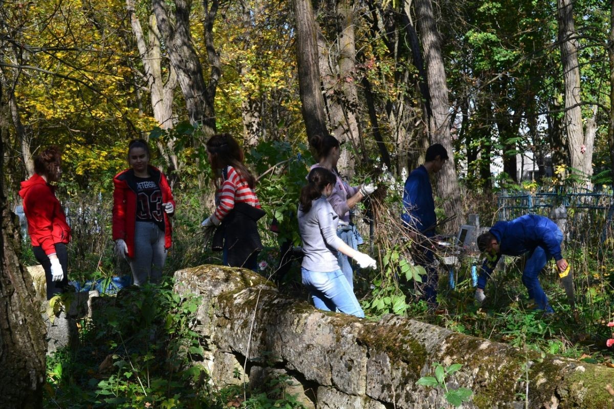 В Ставрополе продолжаются субботники проекта «Чистая память» В Ставрополе продолжаются субботники проекта «Чистая память»