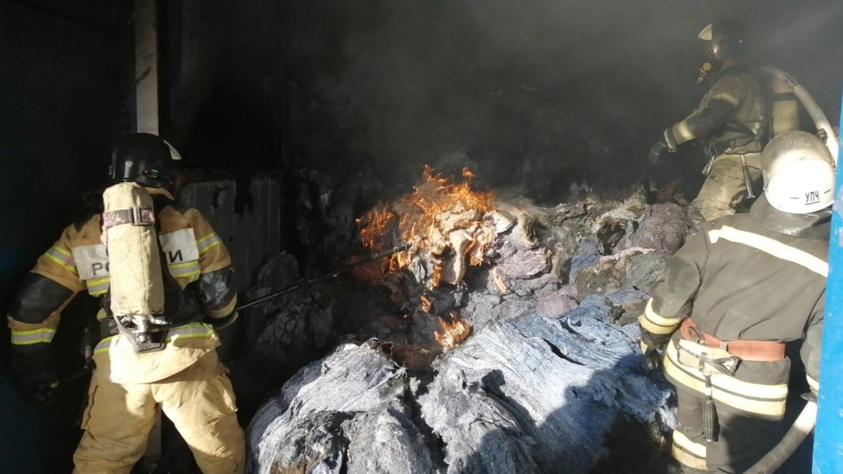 Цех по производству перчаток загорелся в Ставрополе