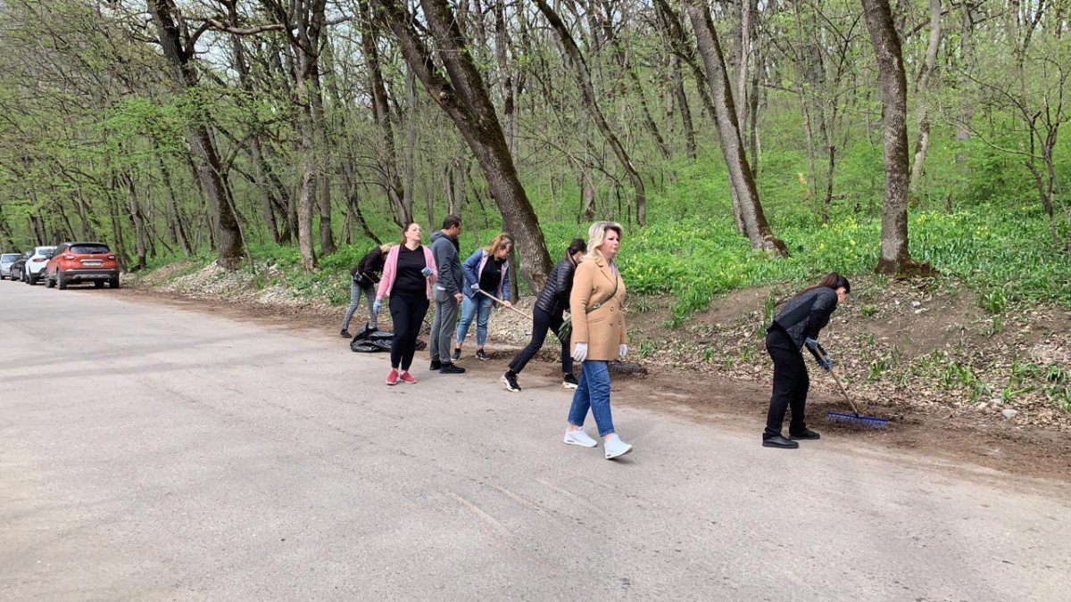 В Железноводске в рамках Всероссийского субботника очистили четыре городских территории