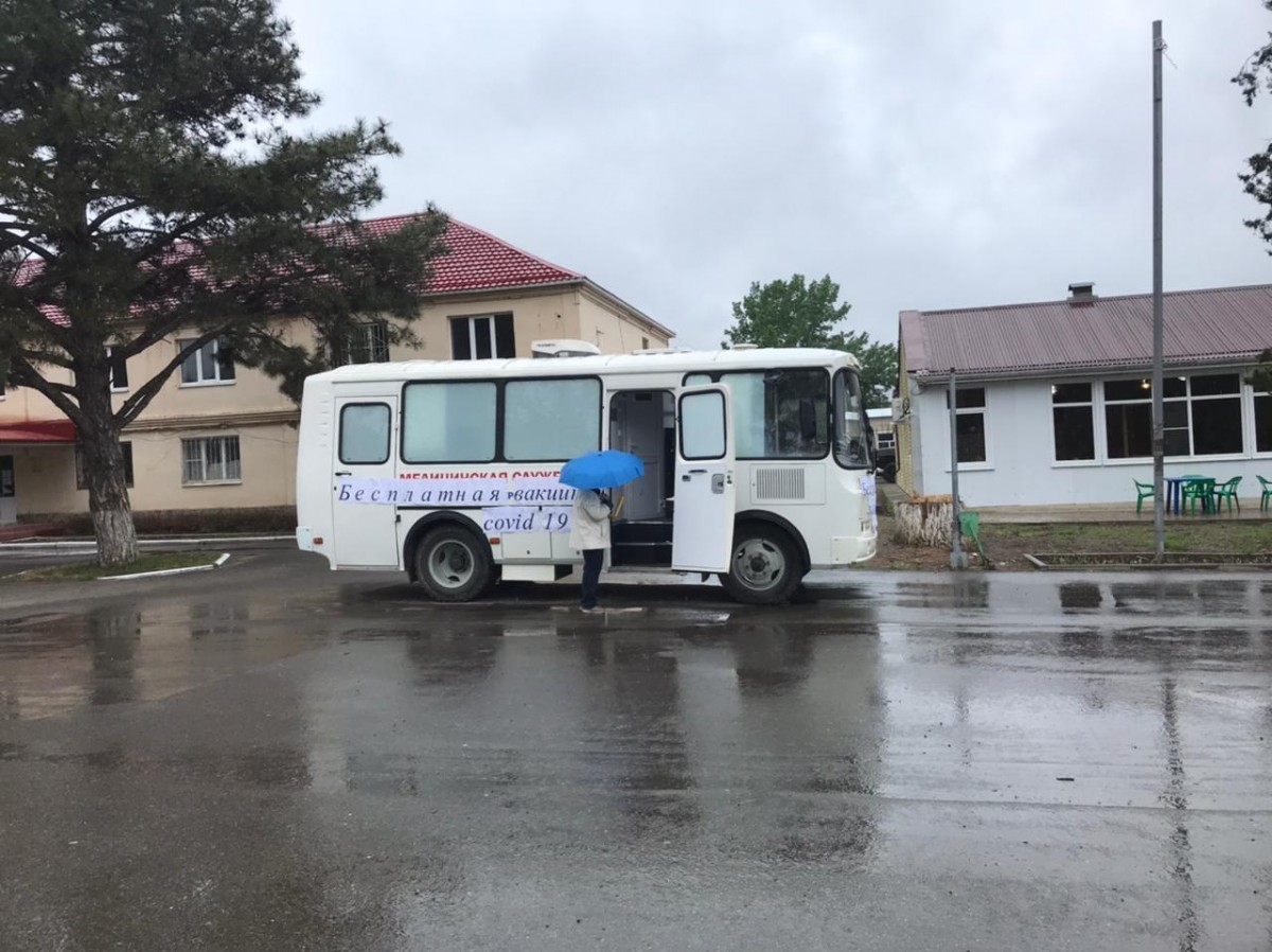 Мобильный пункт вакцинации от коронавируса развернули 9 мая в селе Кочубеевском Мобильный пункт вакцинации от коронавируса развернули 9 мая в селе Кочубеевском