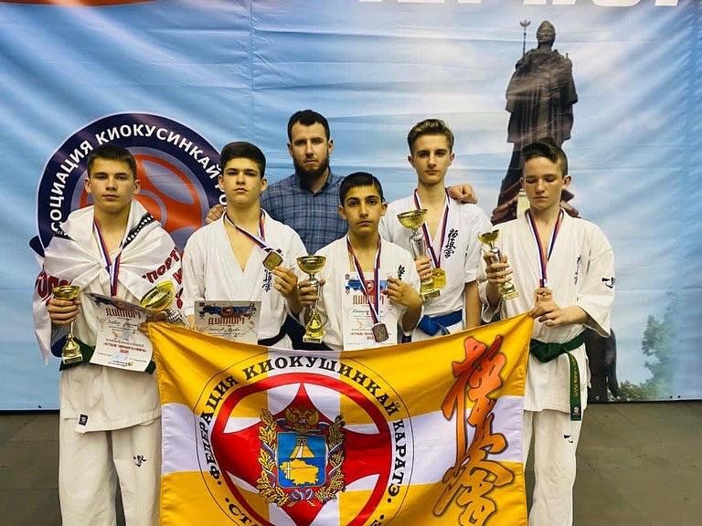 Ставропольские спортсмены завоевали 10 медалей на Всероссийском турнире по каратэ-киокушинкай Ставропольские спортсмены завоевали 10 медалей на Всероссийском турнире по каратэ-киокушинкай