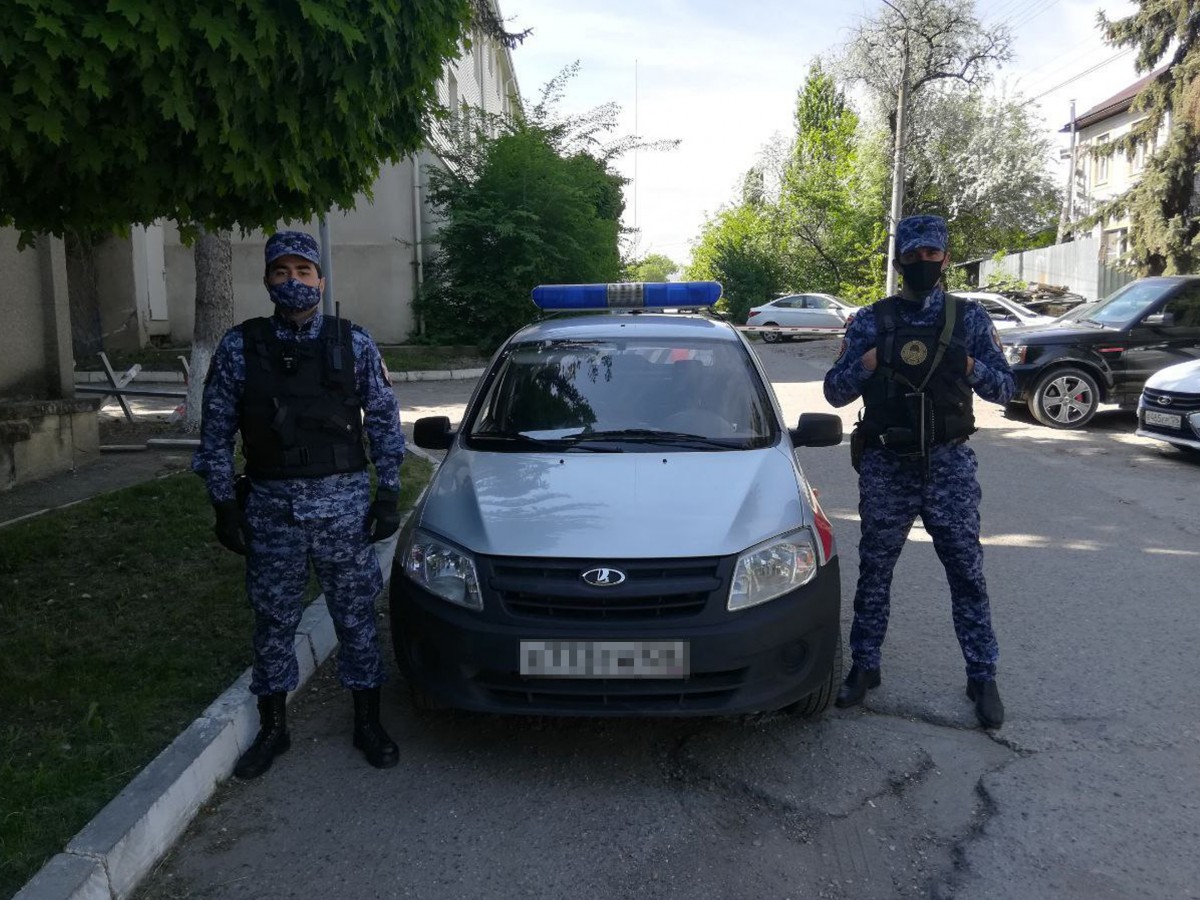 В Кисловодске росгвардейцы помогли потерявшемуся ребенку из другого города В Кисловодске росгвардейцы помогли потерявшемуся ребенку из другого города