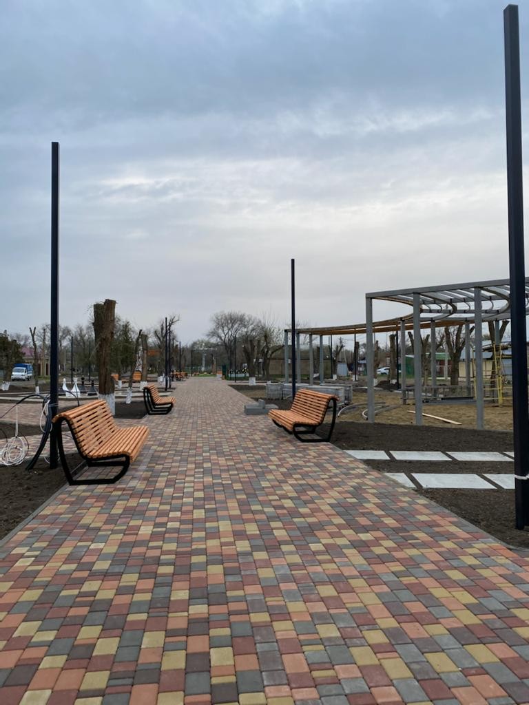 На Ставрополье в селе Левокумском идет благоустройство сквера «Золотого возраста»