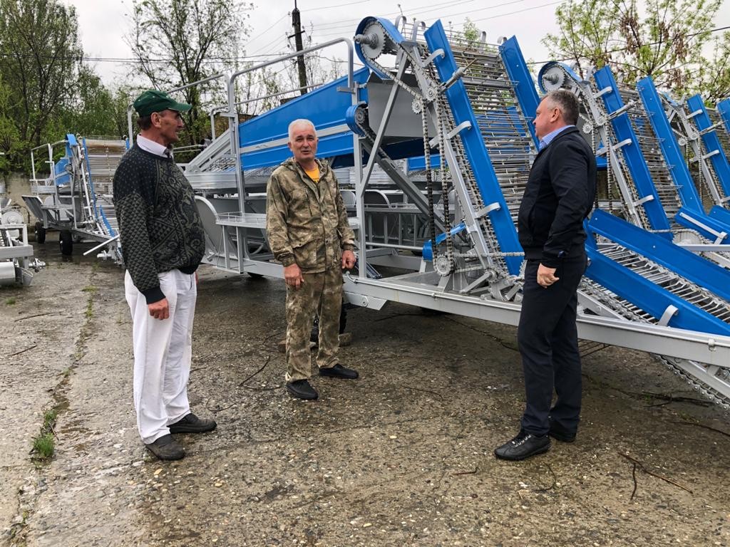 На Ставрополье частный предприниматель производит для фермеров сельхозтехнику На Ставрополье частный предприниматель производит для фермеров сельхозтехнику