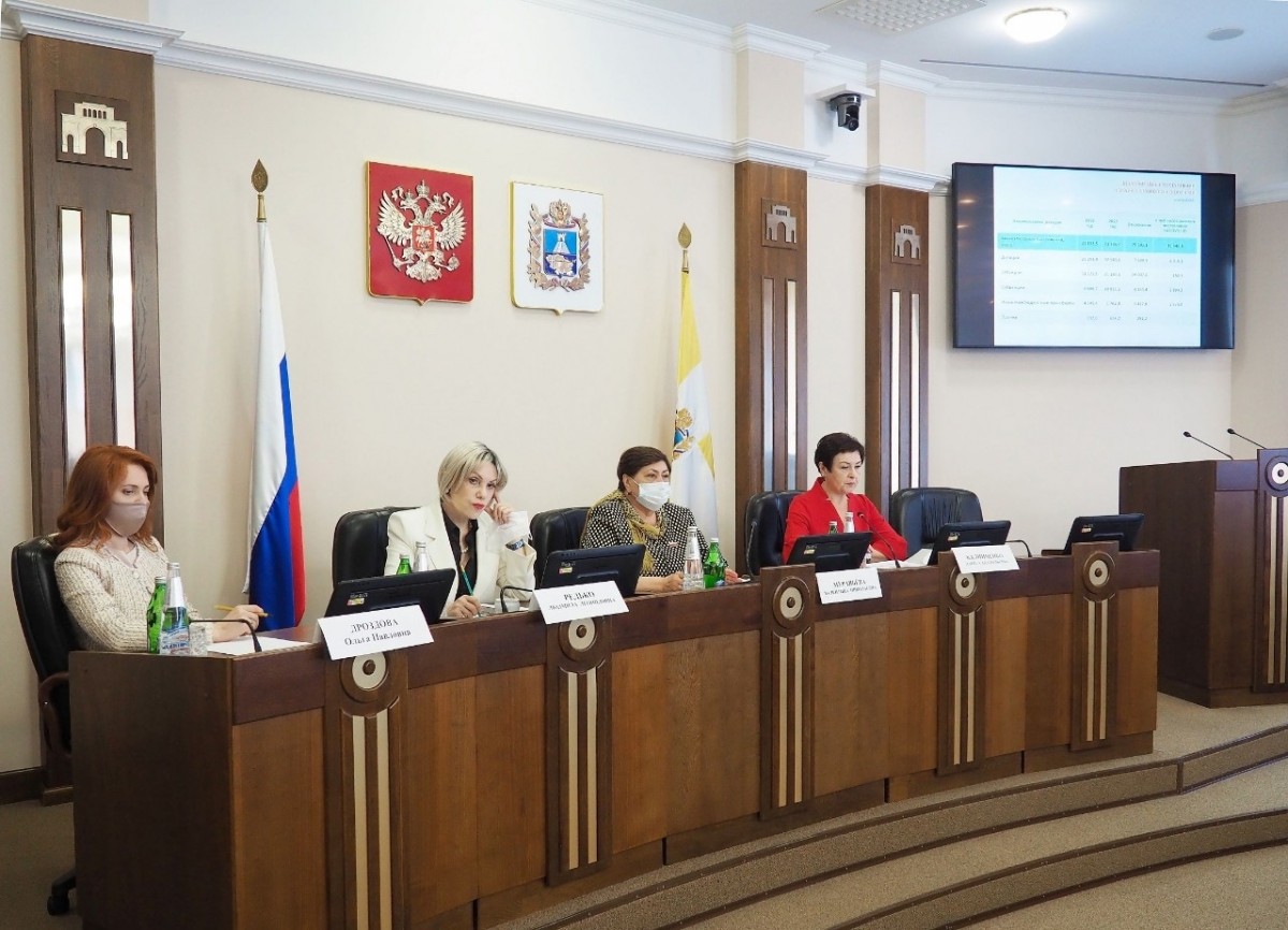 Предоставление мер поддержки семьям с детьми обсудили в Думе Ставропольского края Предоставление мер поддержки семьям с детьми обсудили в Думе Ставропольского края