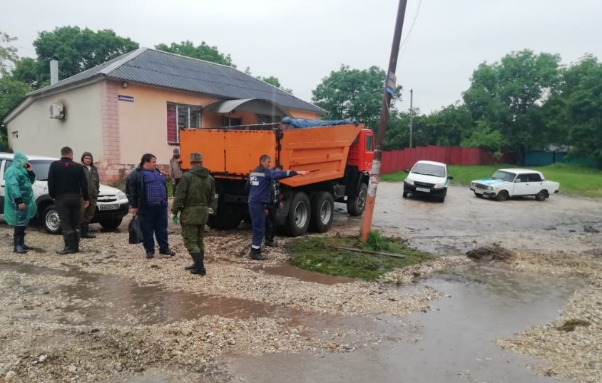 На Ставрополье в станице подтоплено десять придомовых участков На Ставрополье в станице подтоплено десять придомовых участков
