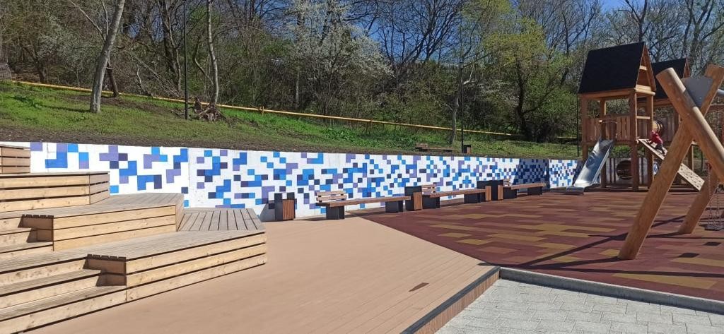 Мозаичный граффити украсил подпорную стену на Пионерском пруду в Ставрополе Мозаичный граффити украсил подпорную стену на Пионерском пруду в Ставрополе