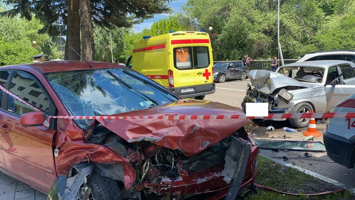 На Ставрополье нетрезвый водитель спровоцировал тройное ДТП На Ставрополье нетрезвый водитель спровоцировал тройное ДТП