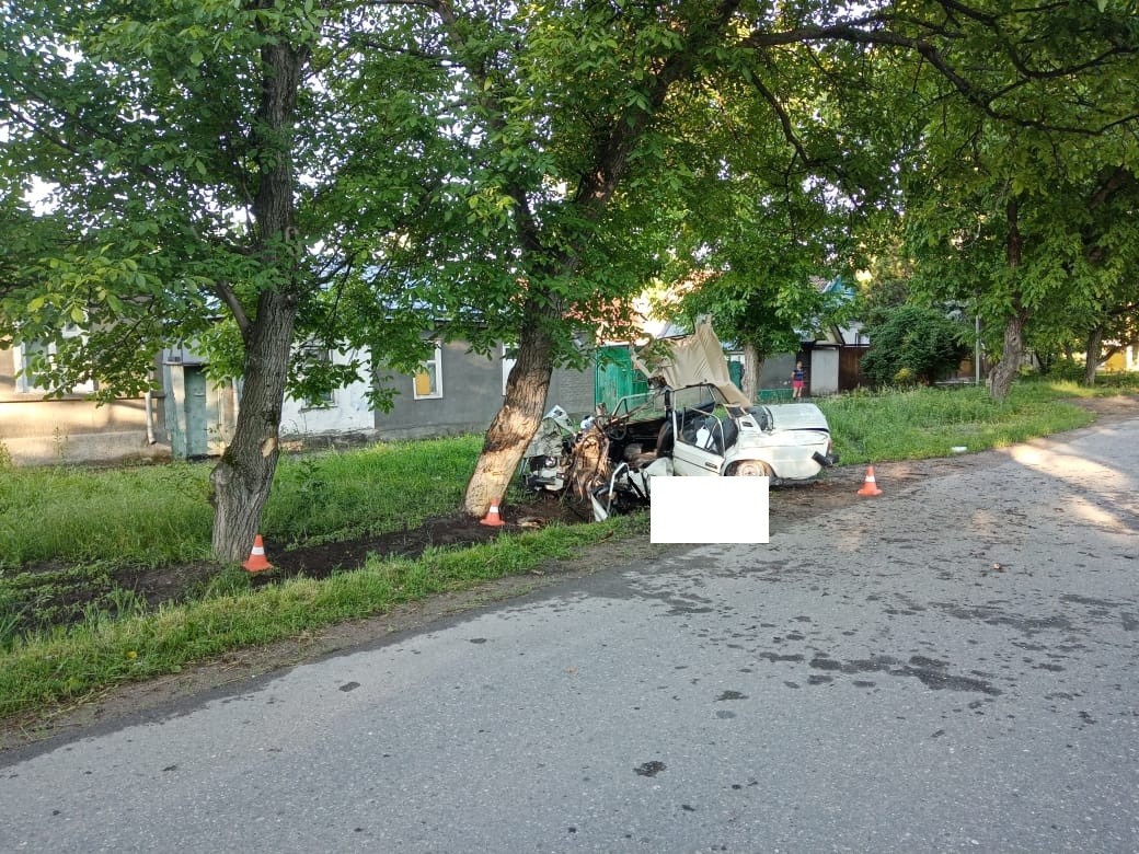 В Пятигорске водитель погиб после столкновения с деревом В Пятигорске водитель погиб после столкновения с деревом