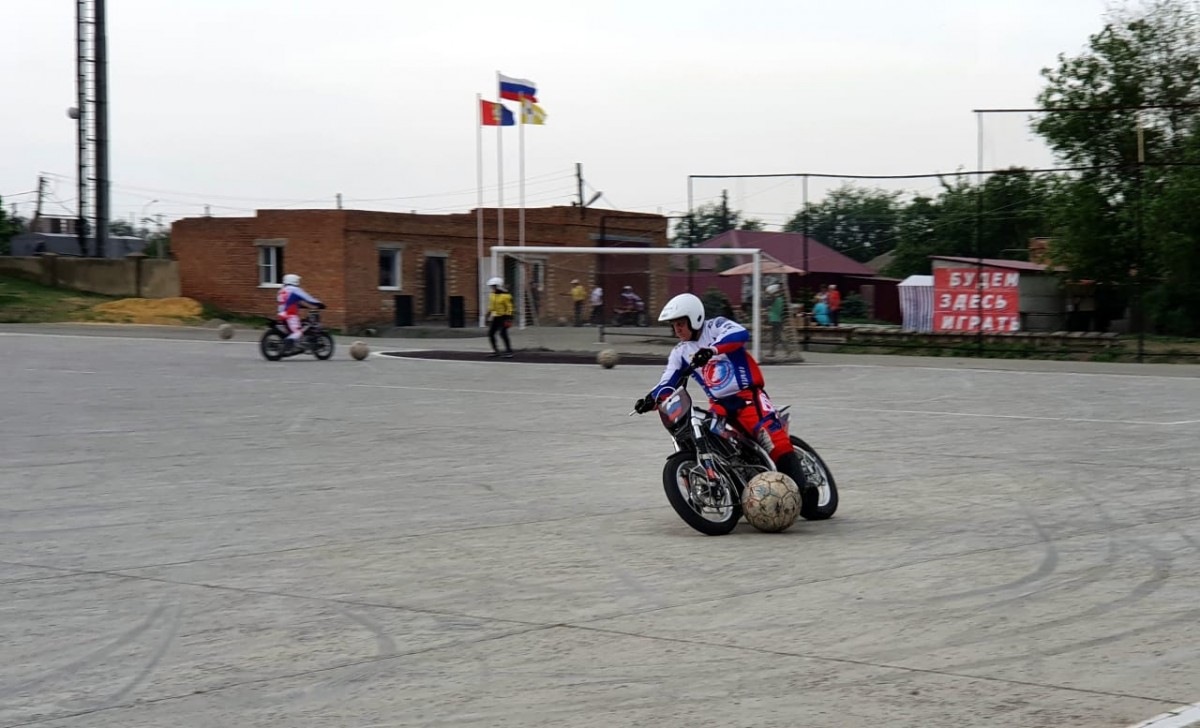 Две победы одержала ставропольская команда на чемпионате России по мотоболу