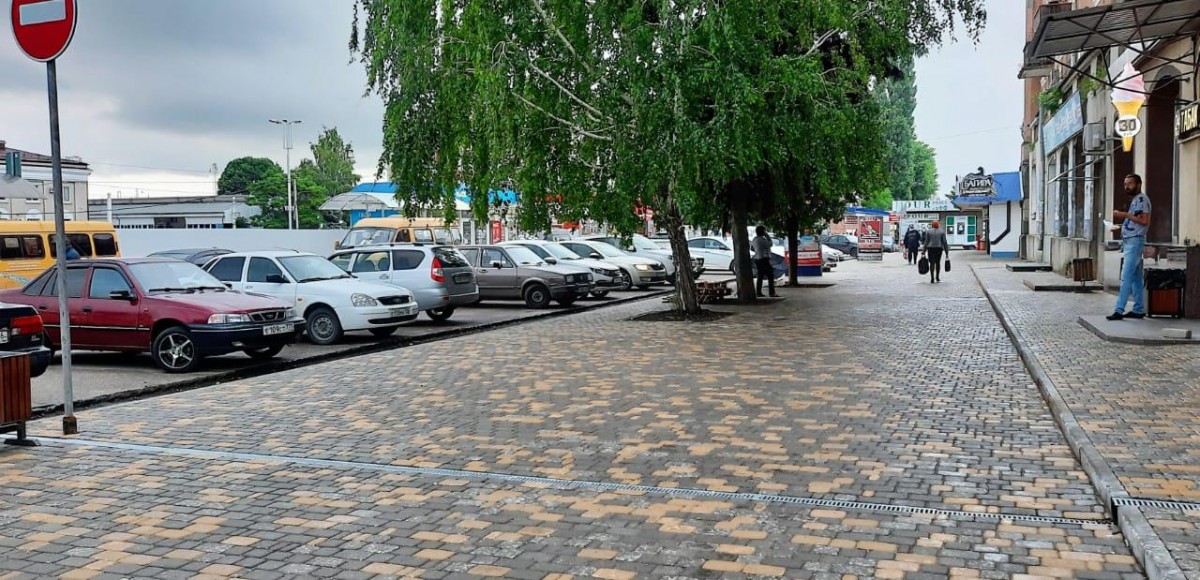 Благоустройство привокзальной площади завершают в Минеральных Водах Благоустройство привокзальной площади завершают в Минеральных Водах