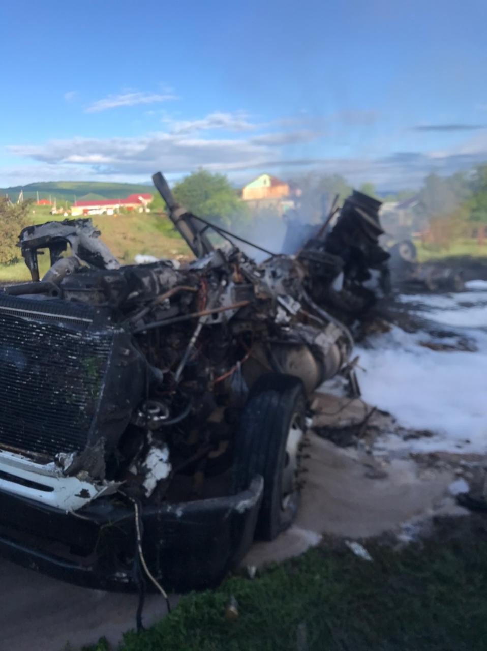 Три человека пострадали в ДТП с бензовозом и грузовой "Газелью" на Ставрополье Три человека пострадали в ДТП с бензовозом и грузовой "Газелью" на Ставрополье