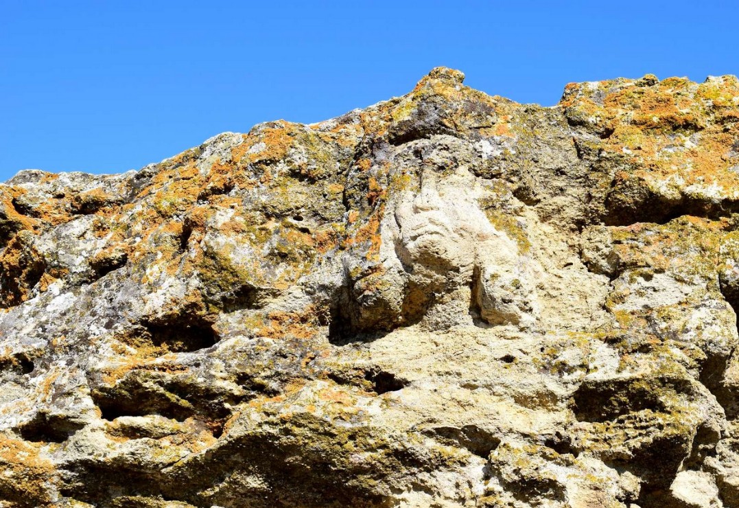 Лица в камне обнаружили на Ставрополье