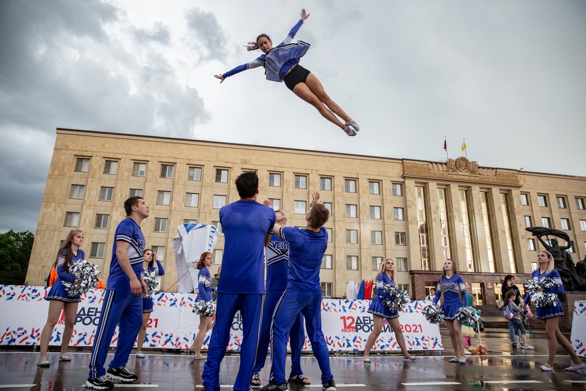 День России в Ставрополе отметили необычными флешмобами и яркими концертами День России в Ставрополе отметили необычными флешмобами и яркими концертами