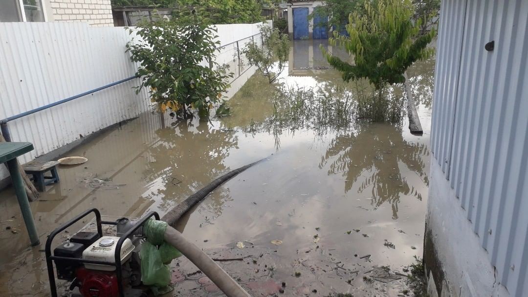 "Воде некуда уходить": ставропольцы жалуются на потопы во время ливней "Воде некуда уходить": ставропольцы жалуются на потопы во время ливней
