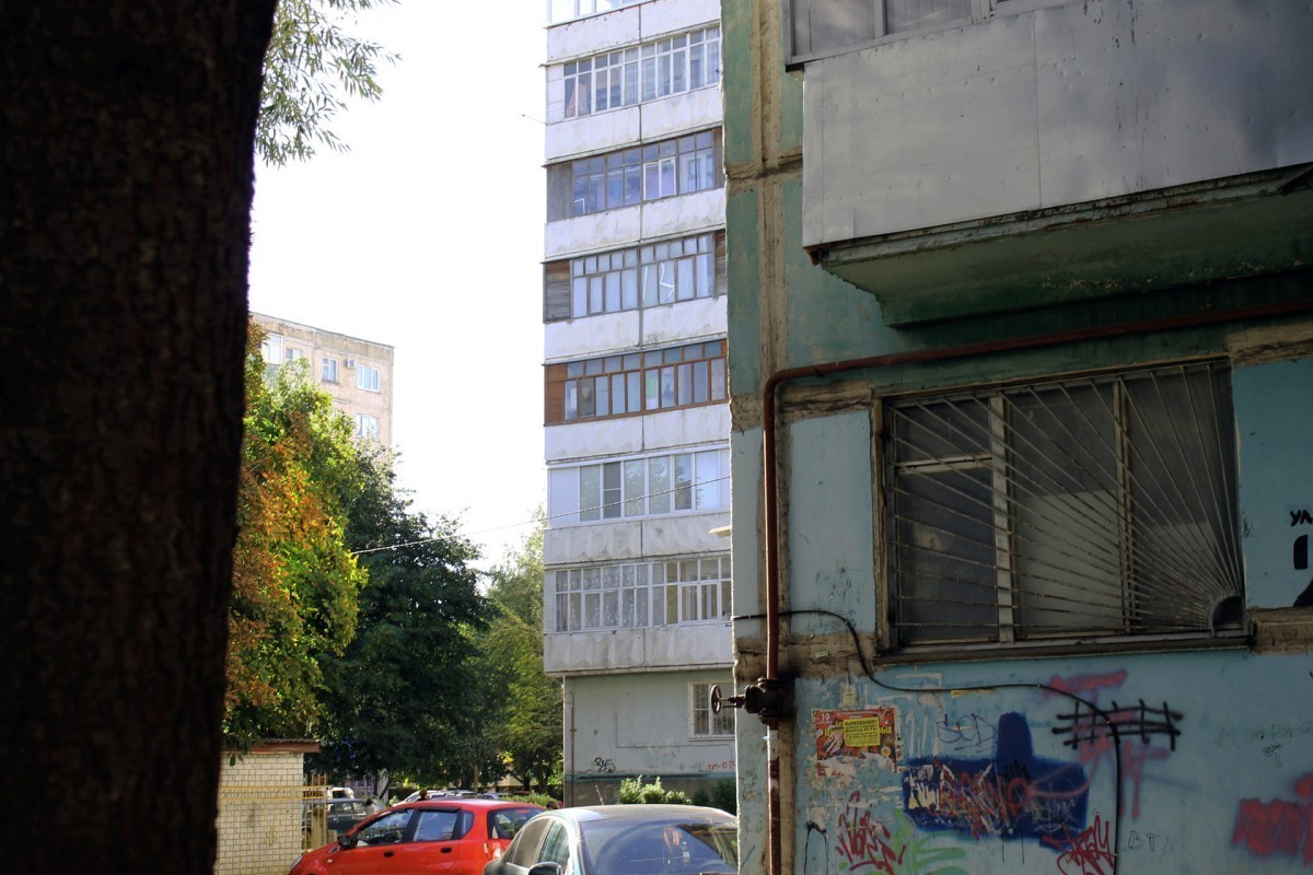 Годовалый ребенок выпал из окна 4-го этажа на Ставрополье