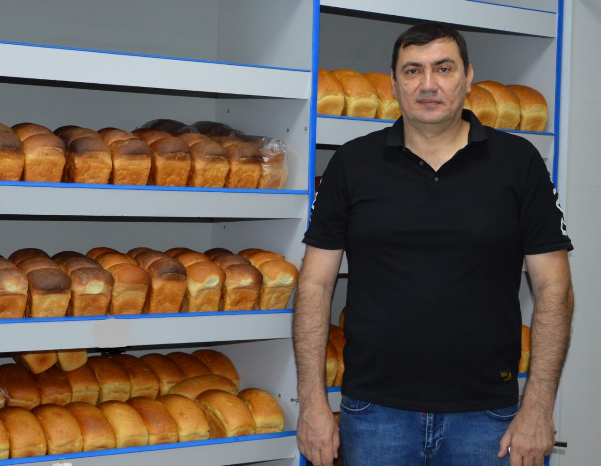 Хлебопек из Арзгира отмечен медалью «За доблестный труд» Хлебопек из Арзгира отмечен медалью «За доблестный труд»