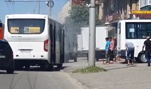 В Ставрополе на ул. 45 Параллель загорелась маршрутка