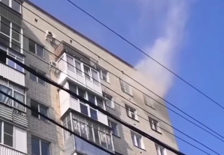 В Ставрополе загорелась кухня одной из квартир девятиэтажки В Ставрополе загорелась кухня одной из квартир девятиэтажки