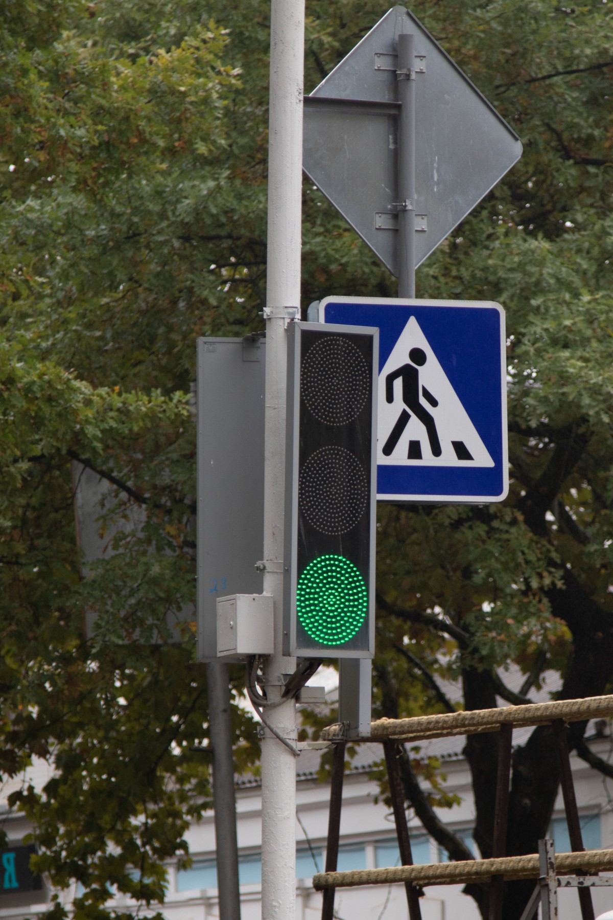 В Ставрополе на проспекте Карла Маркса устанавливают новый светофор