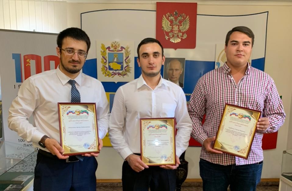 Спасших тонущую девушку трех братьев наградили в Ставрополе Спасших тонущую девушку трех братьев наградили в Ставрополе