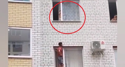 Родителей, оставивших малыша на подоконнике в Ставрополе, привлекли к ответственности Родителей, оставивших малыша на подоконнике в Ставрополе, привлекли к ответственности