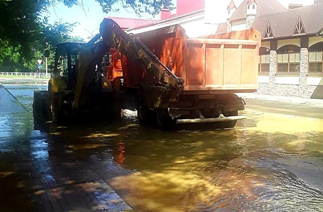 Авария на водоводе в Невинномысске оставила без ресурса 10 домов