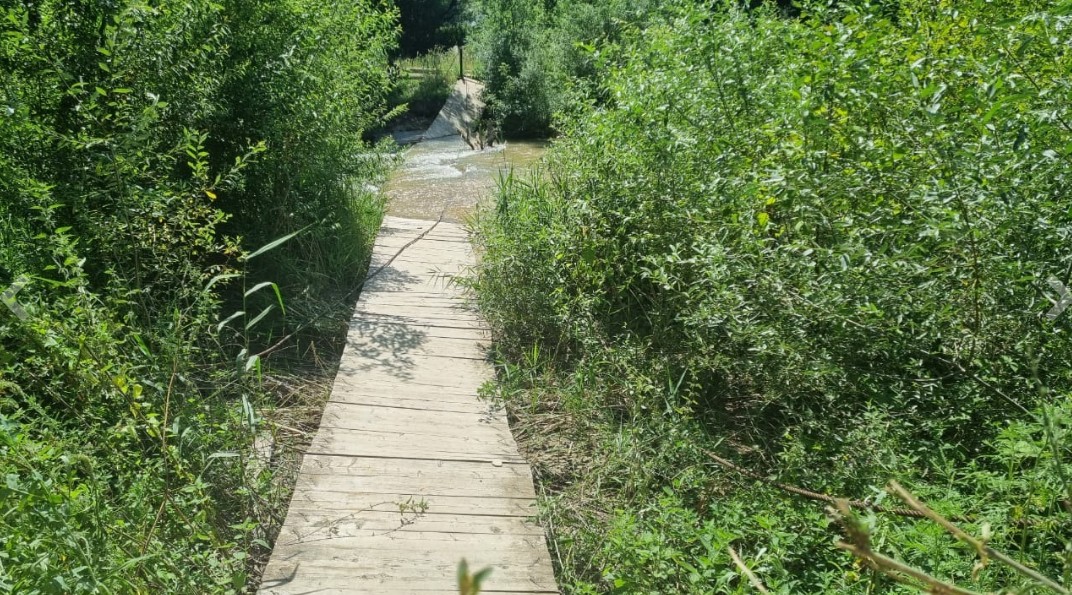 В станице Суворовской отремонтируют пешеходный мост через реку Куму В станице Суворовской отремонтируют пешеходный мост через реку Куму