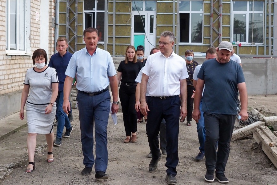 Глава Ставрополья проверил ход строительства учреждений образования в Новоселицком и Буденновском округах