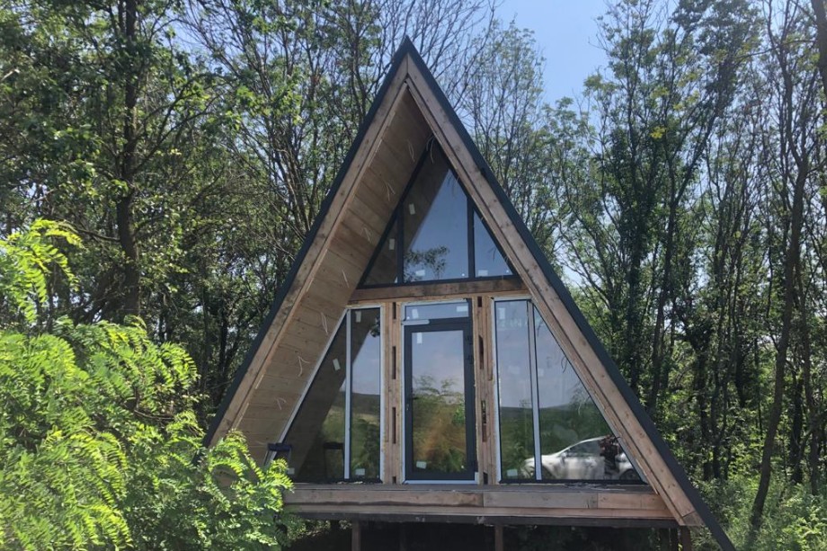 На ставропольской оленьей ферме появились первые эко-дома A-frame На ставропольской оленьей ферме появились первые эко-дома A-frame