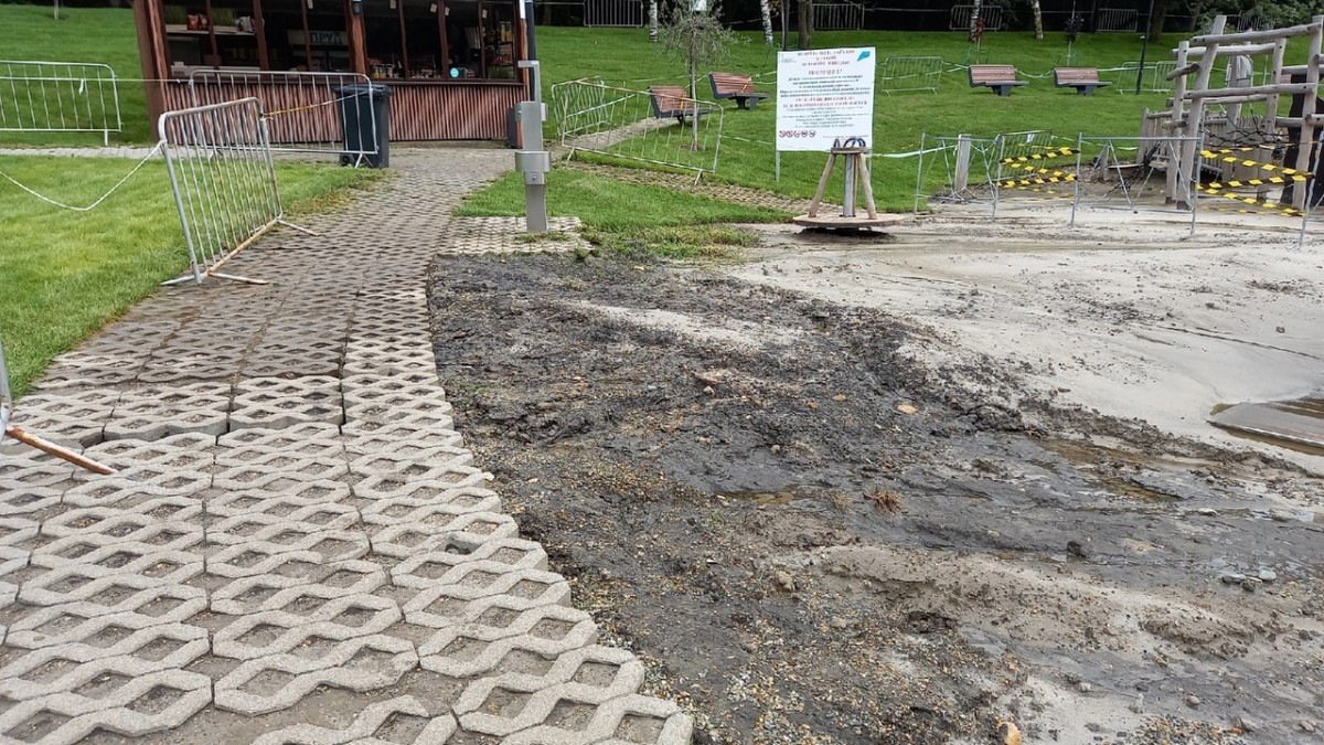 На Комсомольском пруду в Ставрополе устраняют последствия ливня