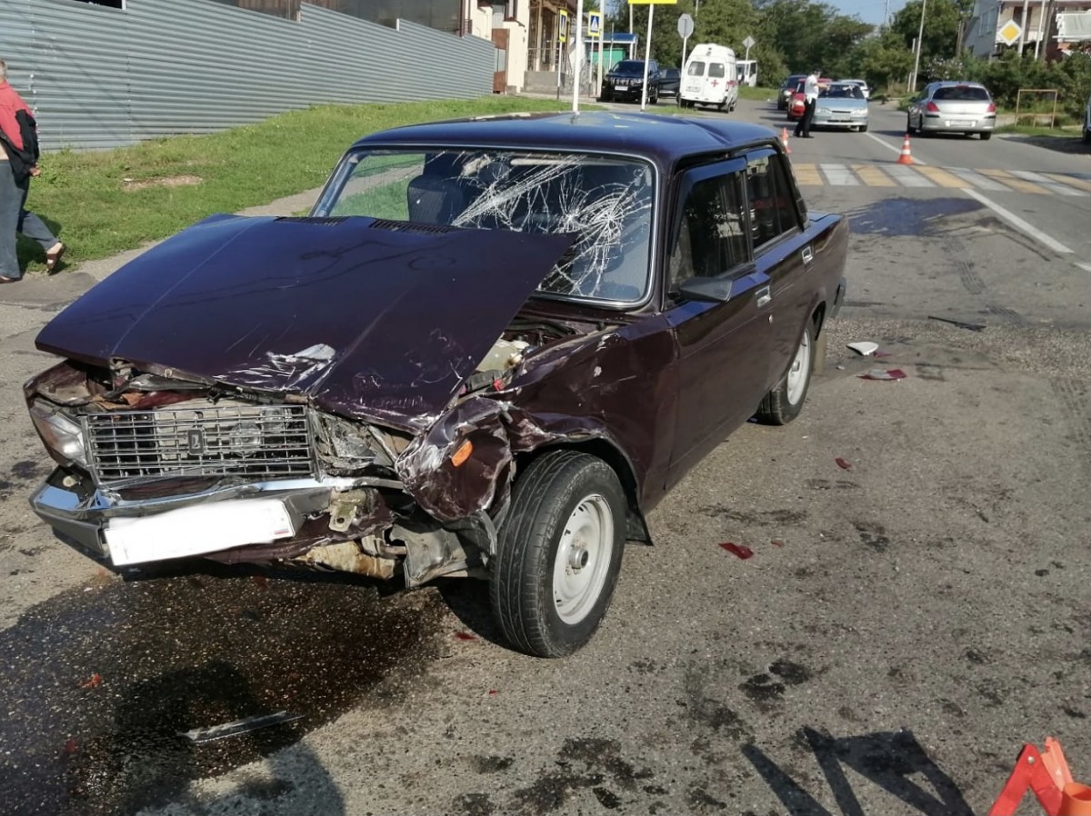 Трое взрослых и 9-летний ребенок пострадали в ДТП в Ставрополе Трое взрослых и 9-летний ребенок пострадали в ДТП в Ставрополе