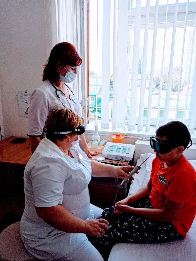 В Георгиевске предприниматель подарил детской поликлинике аппарат лазерной терапии В Георгиевске предприниматель подарил детской поликлинике аппарат лазерной терапии