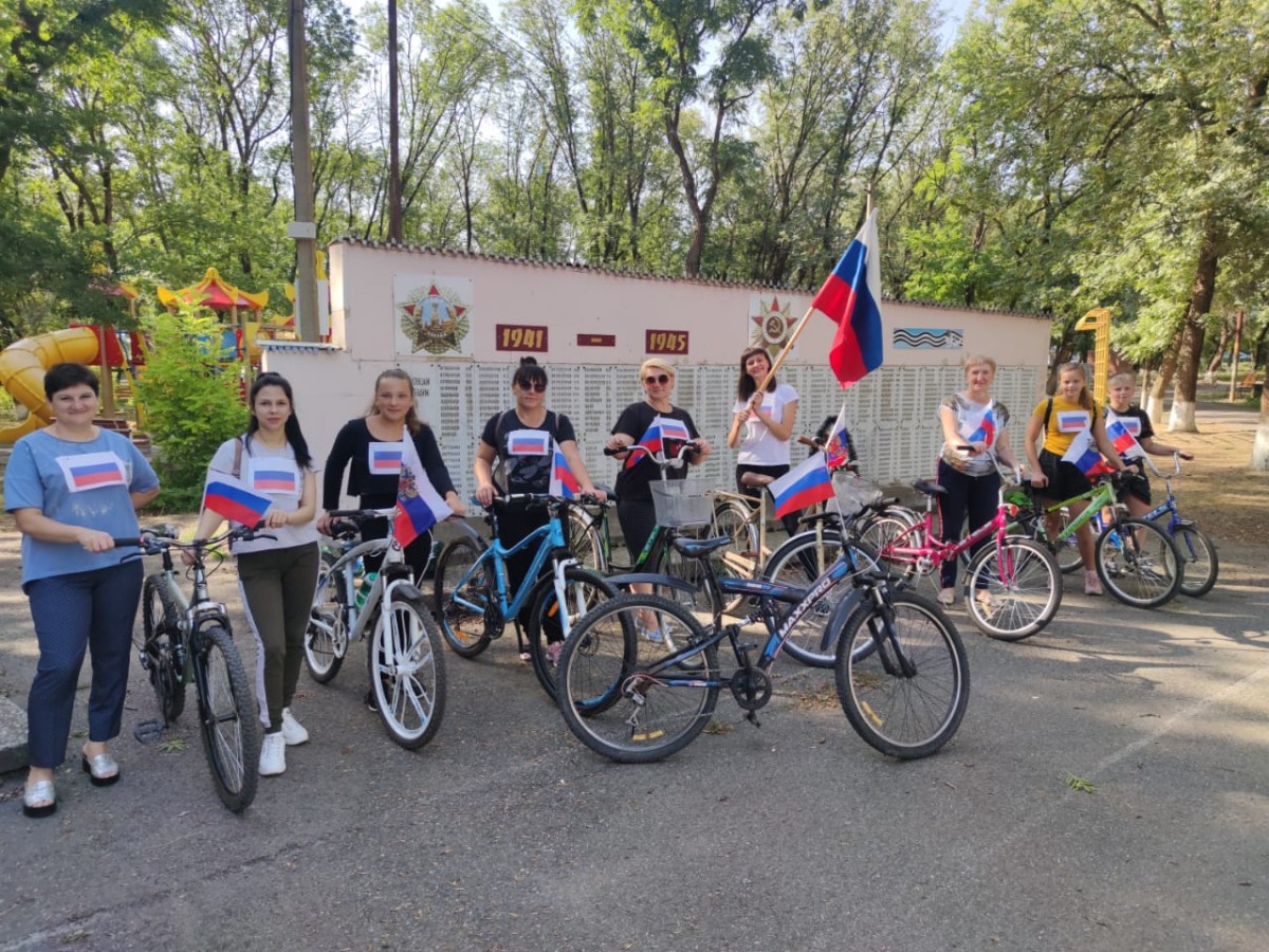 Велопробег с российскими флагами прошел на Ставрополье Велопробег с российскими флагами прошел на Ставрополье