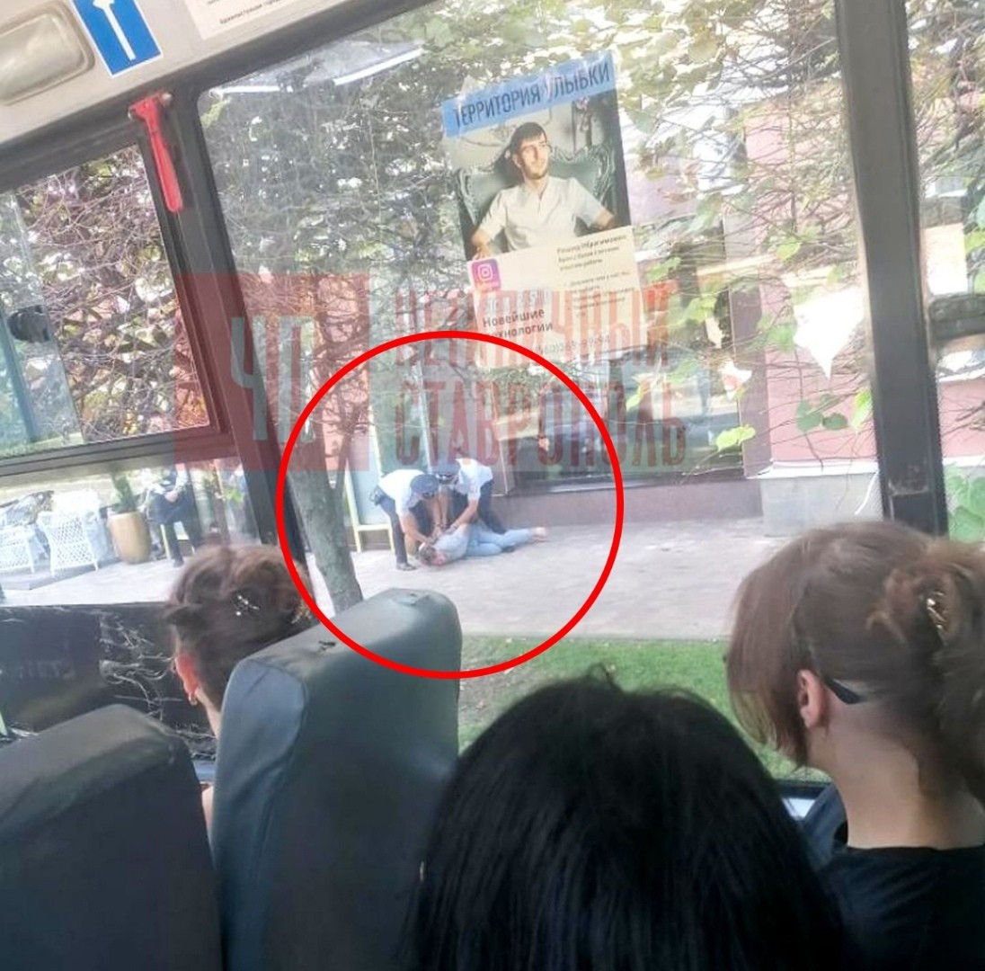 В Ставрополе в центре города мужчина размахивал игрушечным пистолетом В Ставрополе в центре города мужчина размахивал игрушечным пистолетом