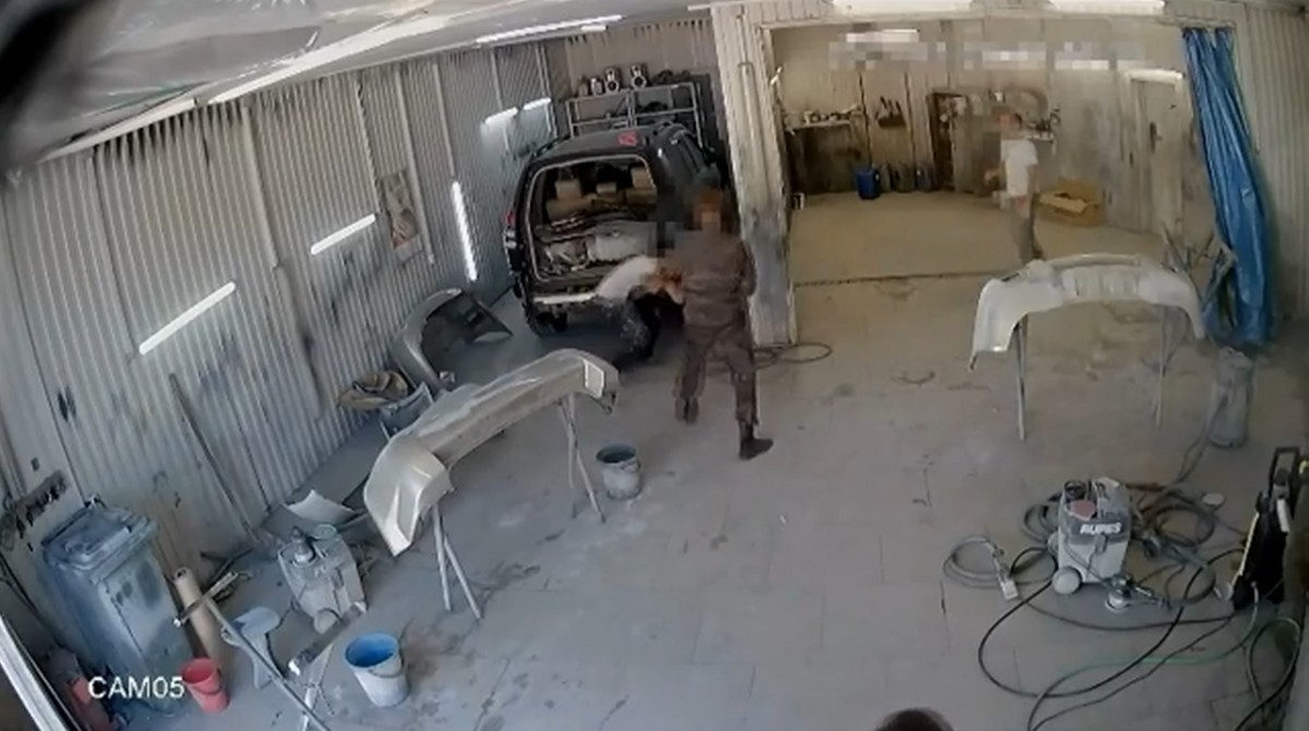 В Ставрополе в автосервис забежал мужчина с лопатой и угрожал убийством