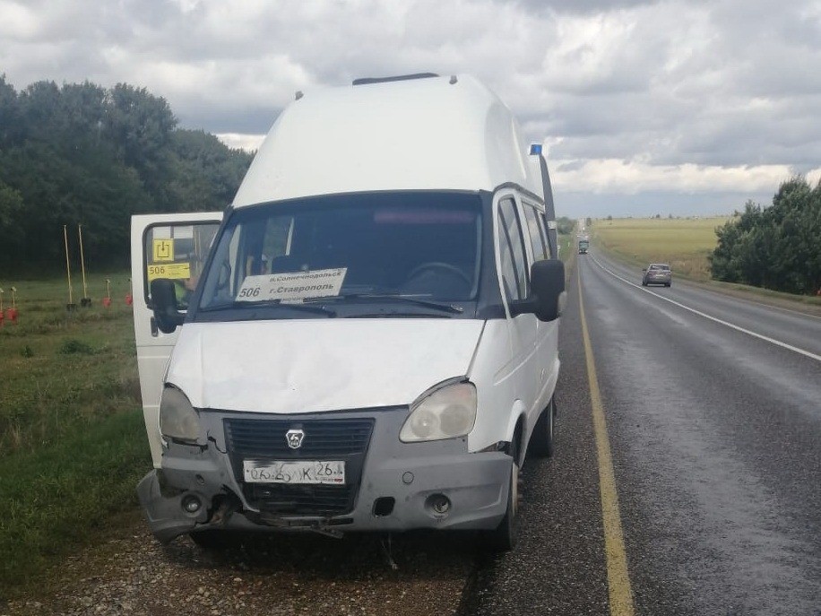 В ДТП с маршруткой на Ставрополье пострадали два человека В ДТП с маршруткой на Ставрополье пострадали два человека