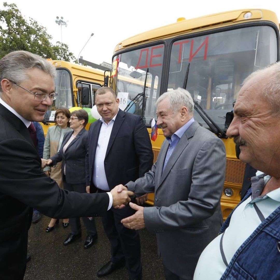 Сельские школы Предгорья получили новые автобусы Сельские школы Предгорья получили новые автобусы