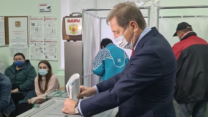 В Ставрополе проголосовал депутат Госдумы Михаил Кузьмин В Ставрополе проголосовал депутат Госдумы Михаил Кузьмин