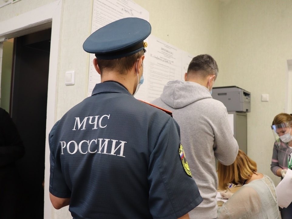 Сотрудники краевого МЧС РФ проголосовали на выборах в Ставропольском крае