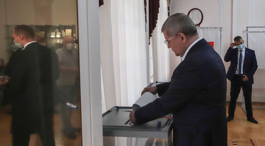 Полпред президента в СКФО Юрий Чайка проголосовал на выборах депутатов Госдумы РФ Полпред президента в СКФО Юрий Чайка проголосовал на выборах депутатов Госдумы РФ