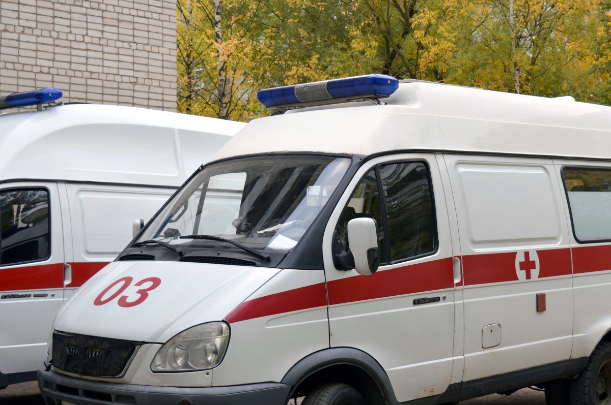 Житель Петровского округа пожаловался на старые шины у автомобиля скорой помощи Житель Петровского округа пожаловался на старые шины у автомобиля скорой помощи