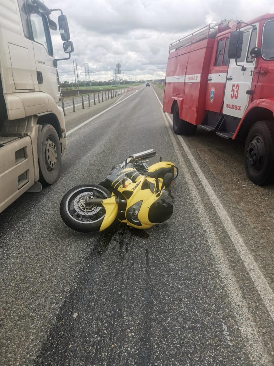 Мотоциклист погиб в аварии с грузовиком на Ставрополье | 27.09.2021 |  Ставрополь - БезФормата