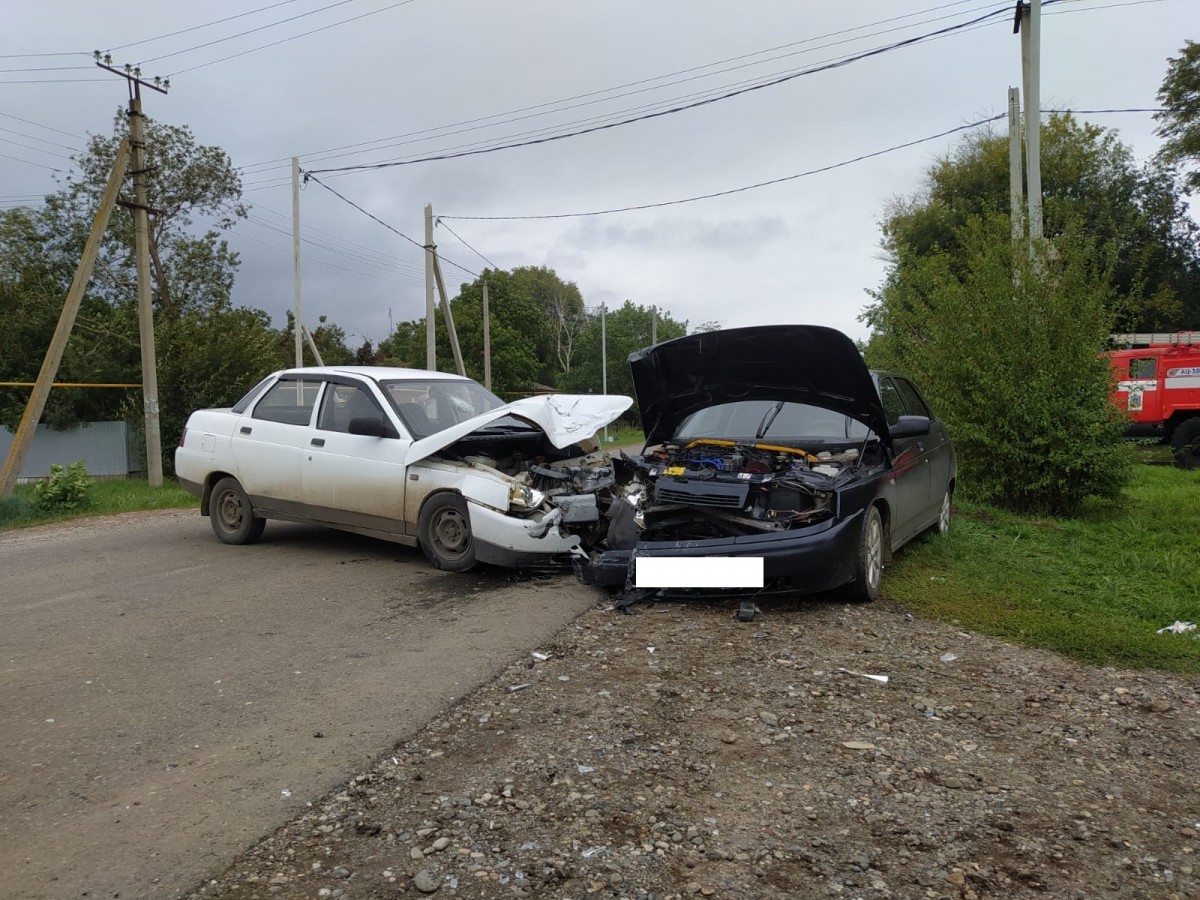 Двое детей пострадали при столкновении легковушек на Ставрополье Двое детей пострадали при столкновении легковушек на Ставрополье