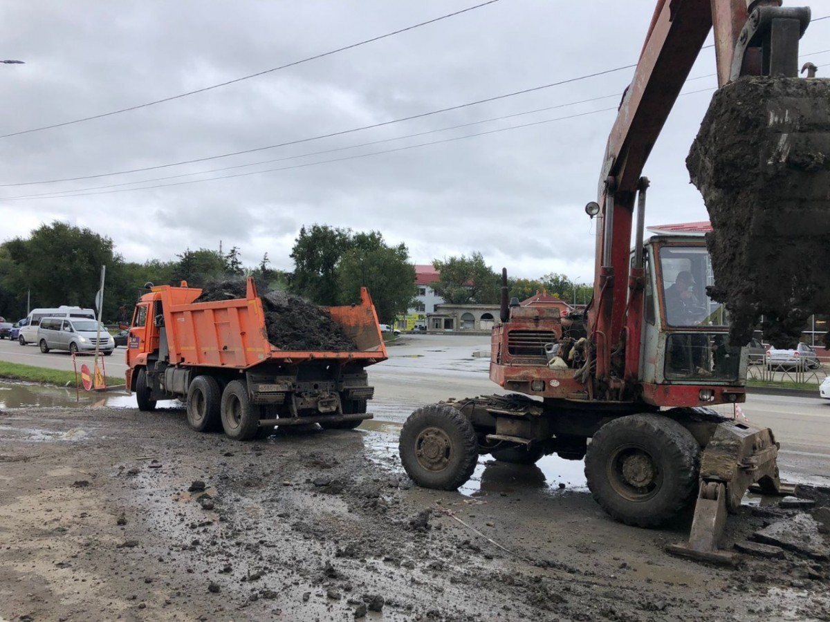 Работы по ликвидации аварии на трубопроводе в Невинномысске продолжаются Работы по ликвидации аварии на трубопроводе в Невинномысске продолжаются