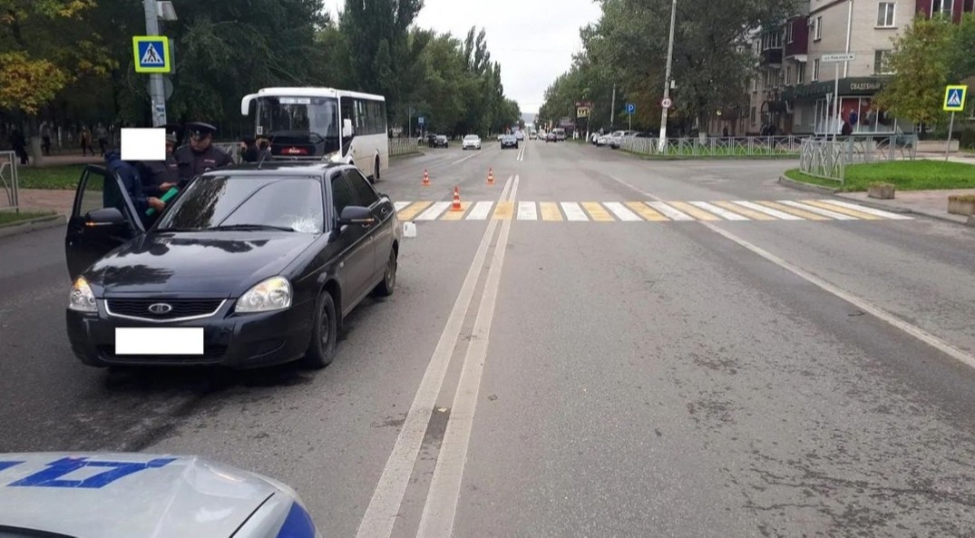 Водитель тонированной "Приоры" сбил 16-летнюю девушку на "зебре" в Невинномысске Водитель тонированной "Приоры" сбил 16-летнюю девушку на "зебре" в Невинномысске